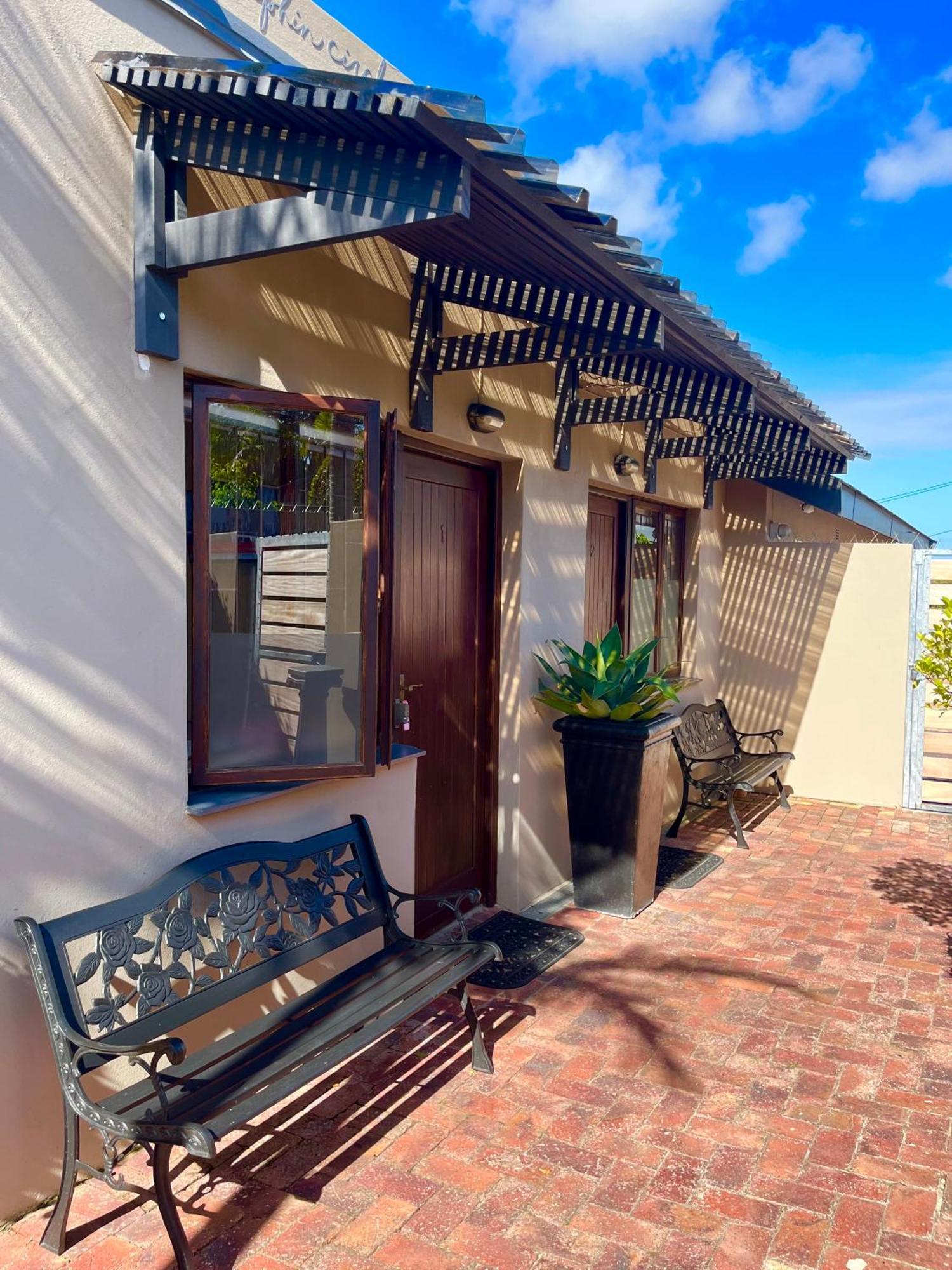 Dolphin Circle Bed & Breakfast