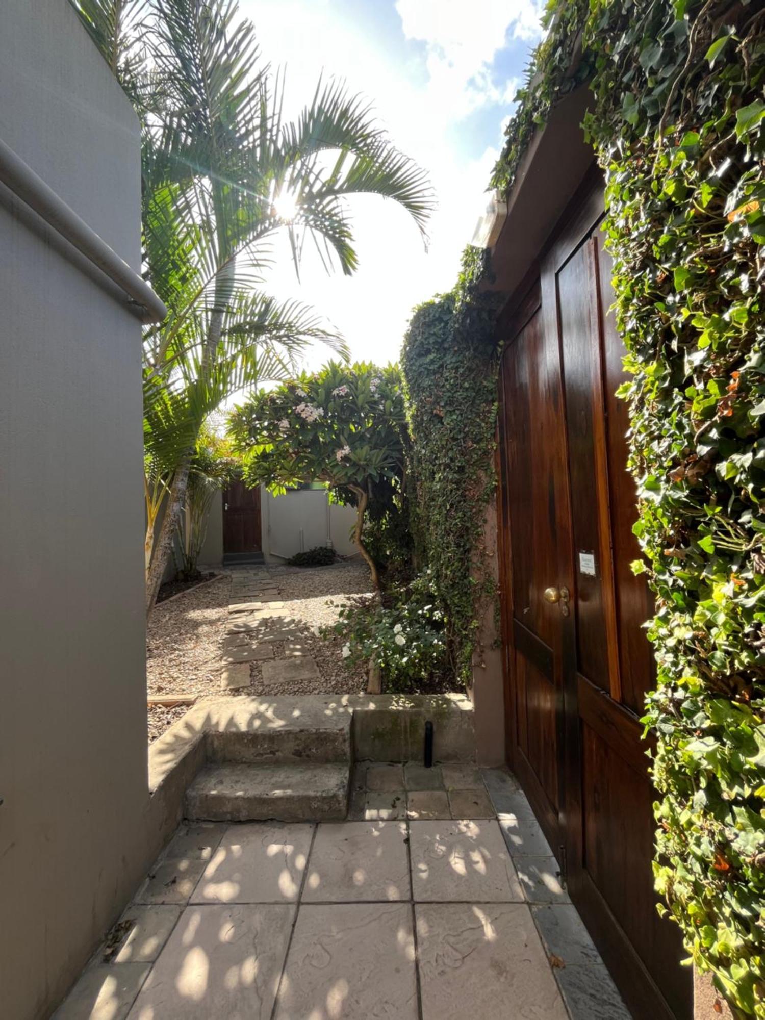 Dolphin Circle Bed & Breakfast 3*